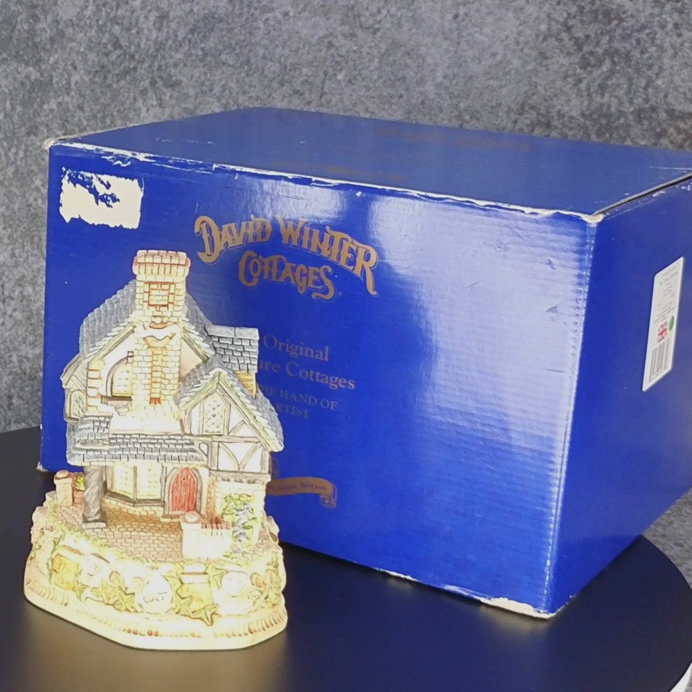 Vintage 1994 David Winter‎ Cottages The Tartan Teahouse Premier Figurine